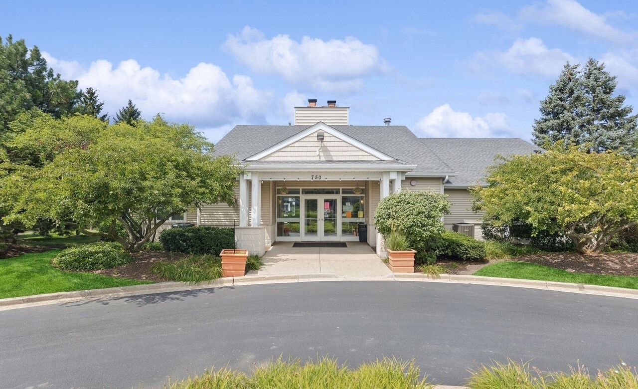 794 N Gary Avenue #104, Carol Stream, IL 60188