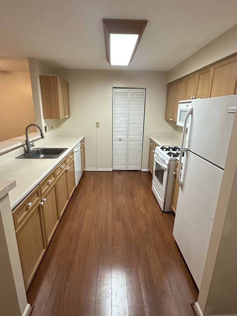 794 N Gary Avenue #104, Carol Stream, IL 60188