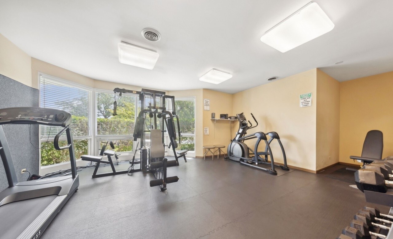 794 N Gary Avenue #104, Carol Stream, IL 60188