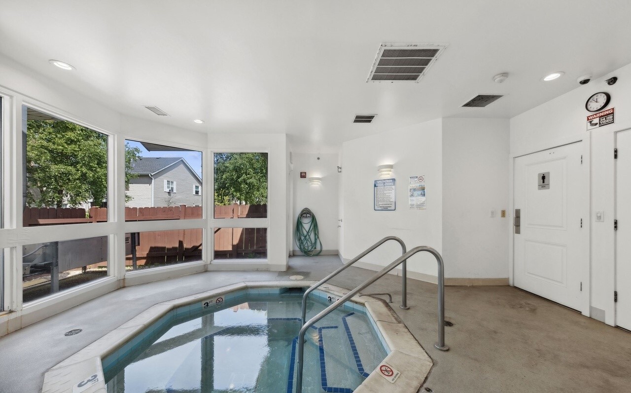 794 N Gary Avenue #104, Carol Stream, IL 60188