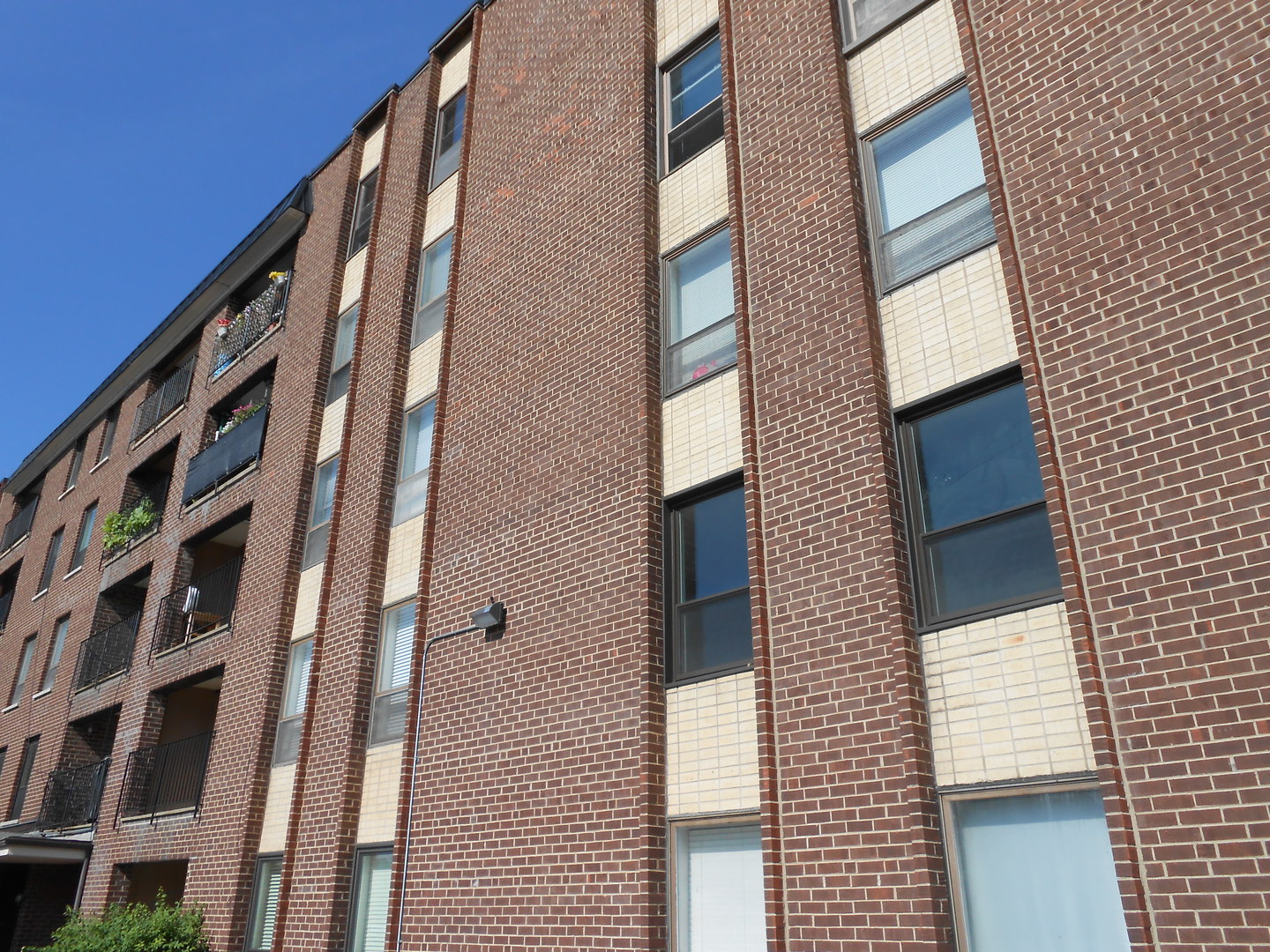 6330 N LINCOLN Avenue #2A, Morton Grove, IL 60053