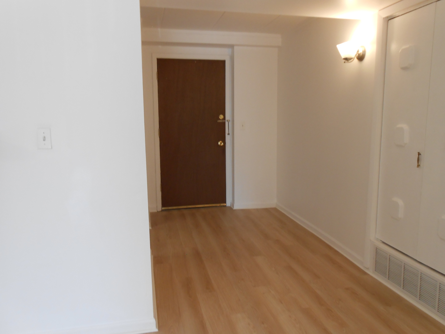 6330 N LINCOLN Avenue #2A, Morton Grove, IL 60053