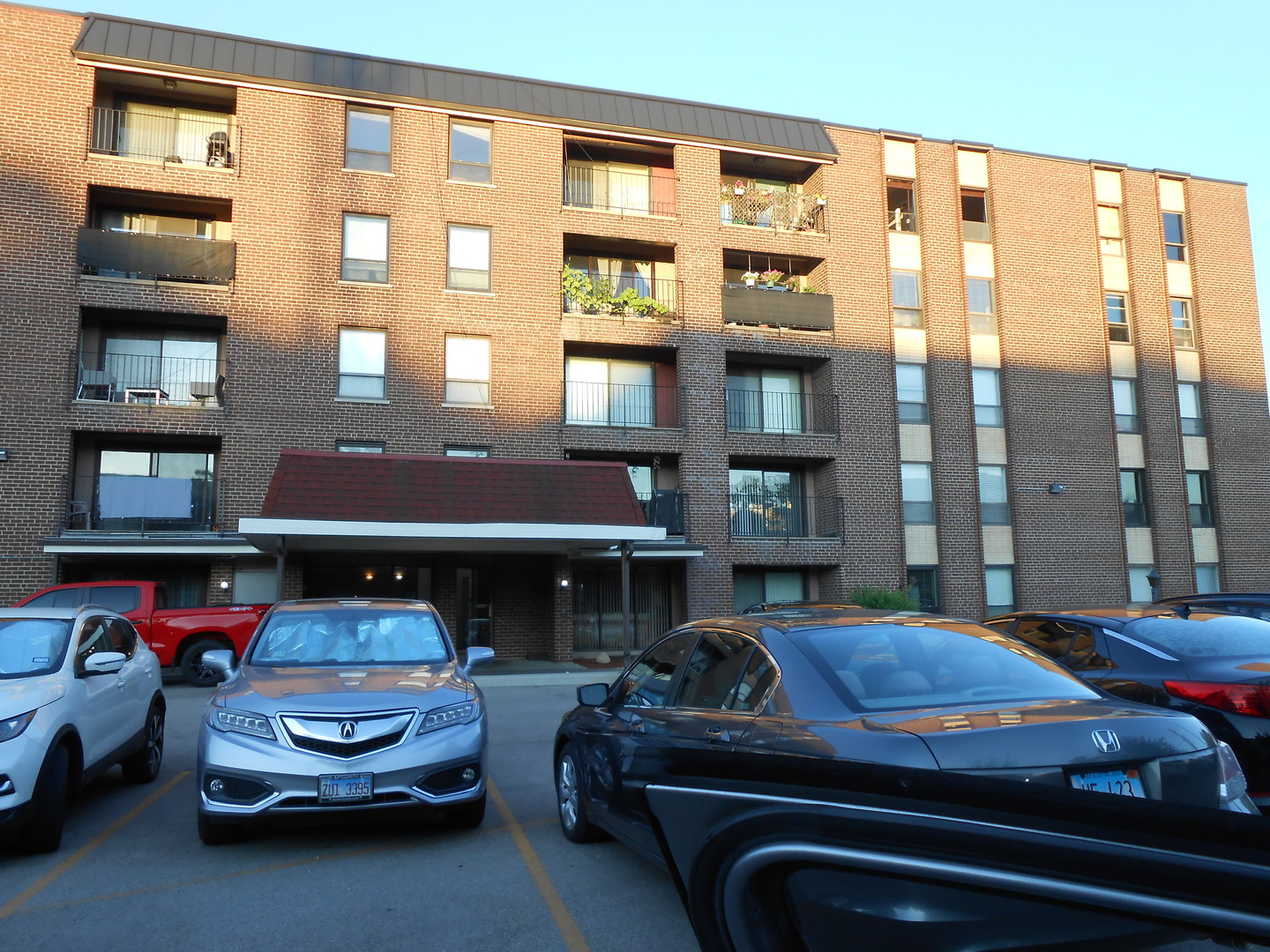 6330 N LINCOLN Avenue #2A, Morton Grove, IL 60053