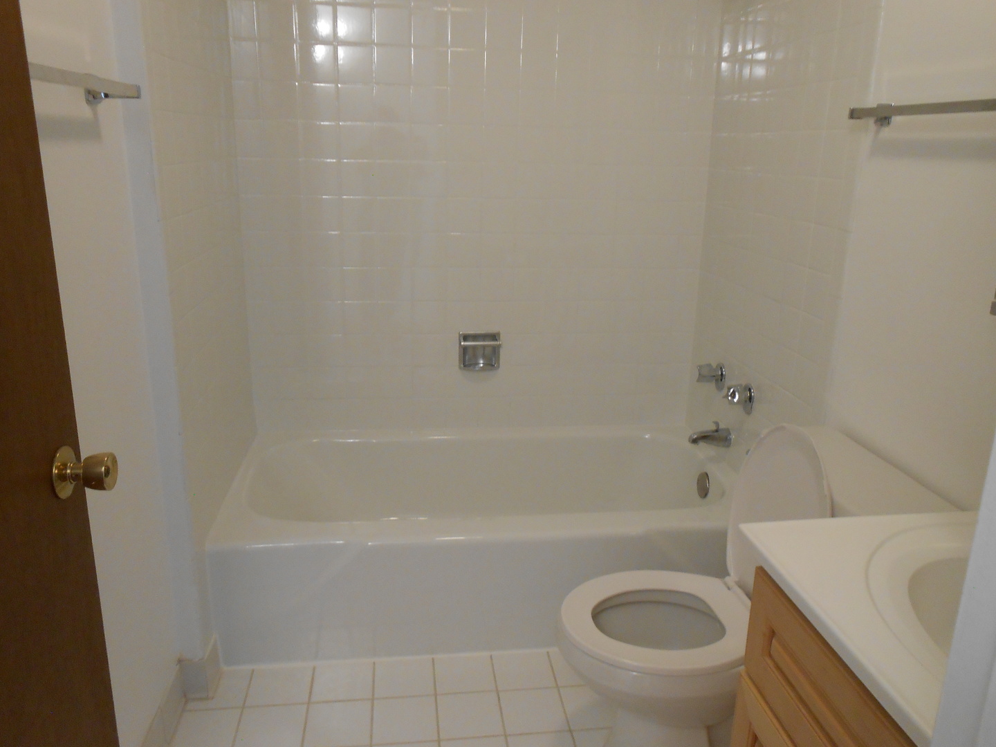 6330 N LINCOLN Avenue #2A, Morton Grove, IL 60053
