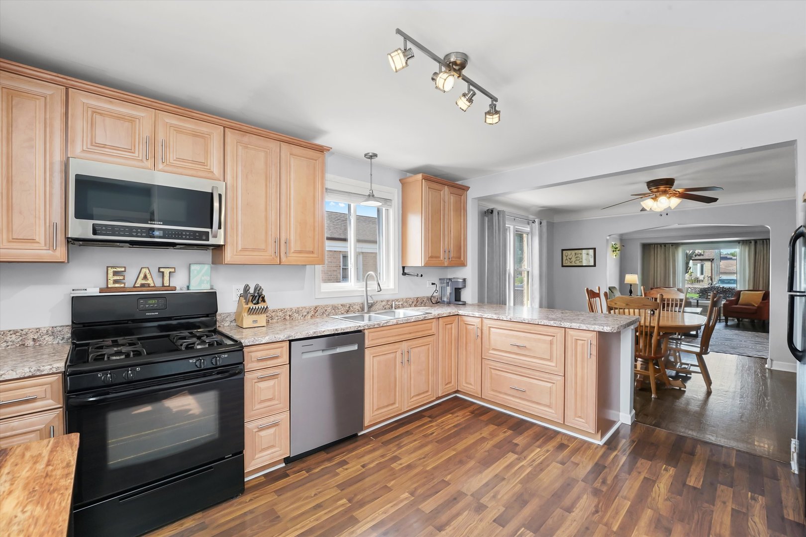 10729 S Central Park Avenue, Chicago, IL 60655
