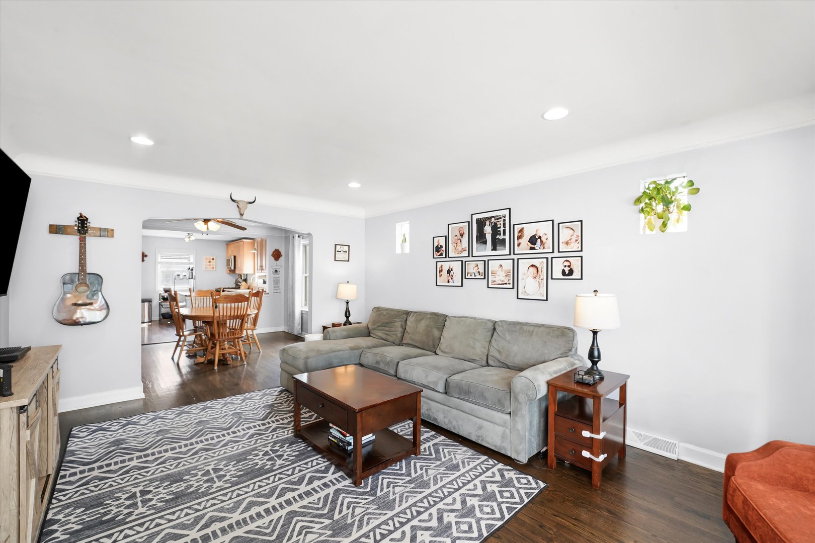 10729 S Central Park Avenue, Chicago, IL 60655