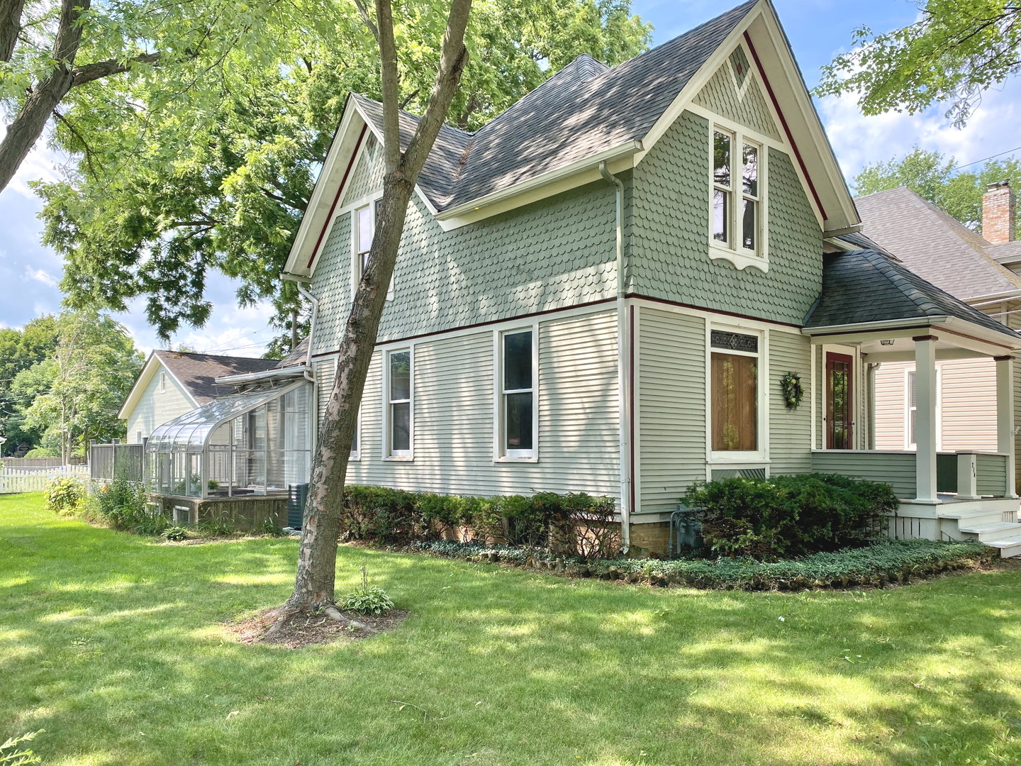 214 S 7th Street, West Dundee, IL 60118