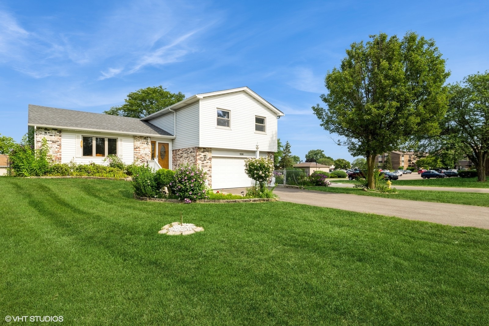 536 Eagle View Drive, Carol Stream, IL 60188
