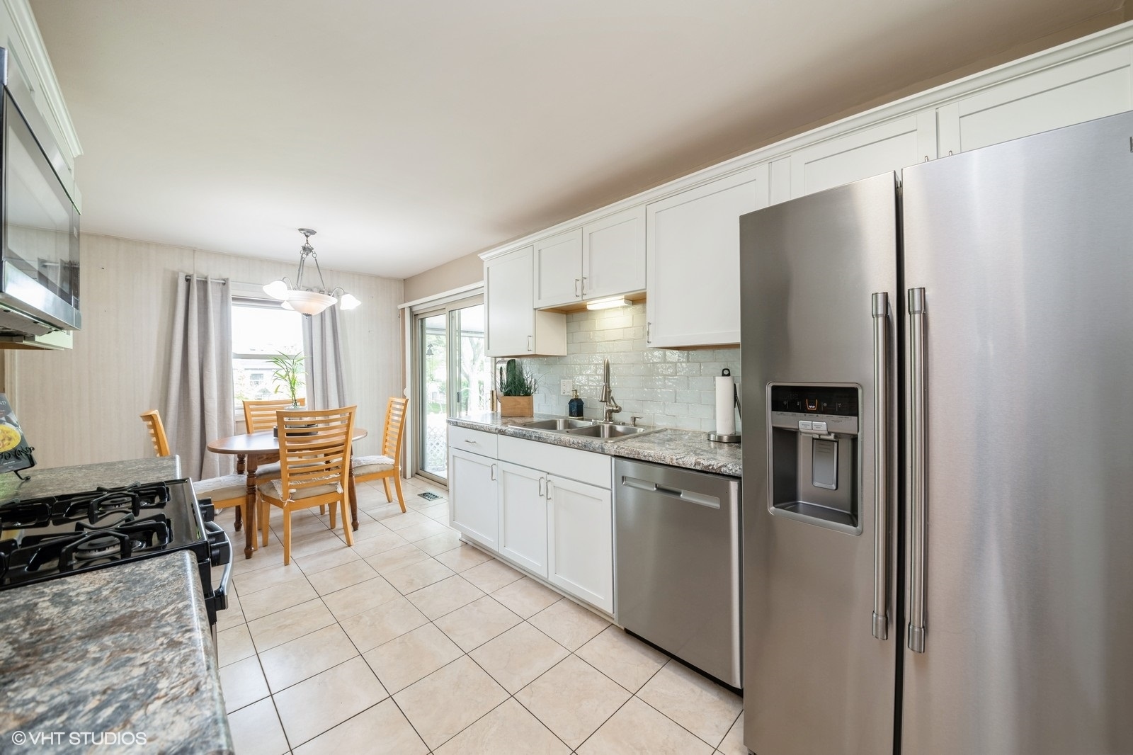 536 Eagle View Drive, Carol Stream, IL 60188