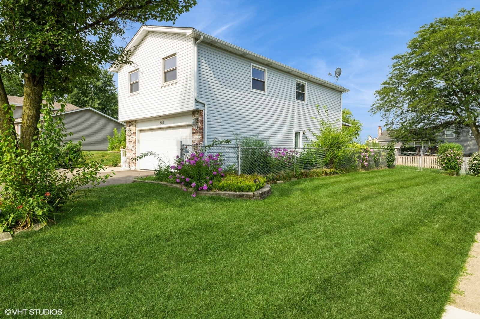 536 Eagle View Drive, Carol Stream, IL 60188