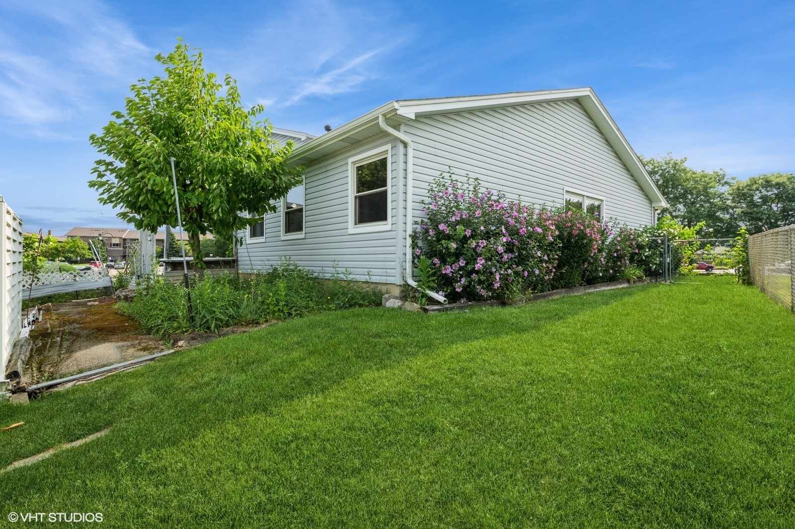 536 Eagle View Drive, Carol Stream, IL 60188