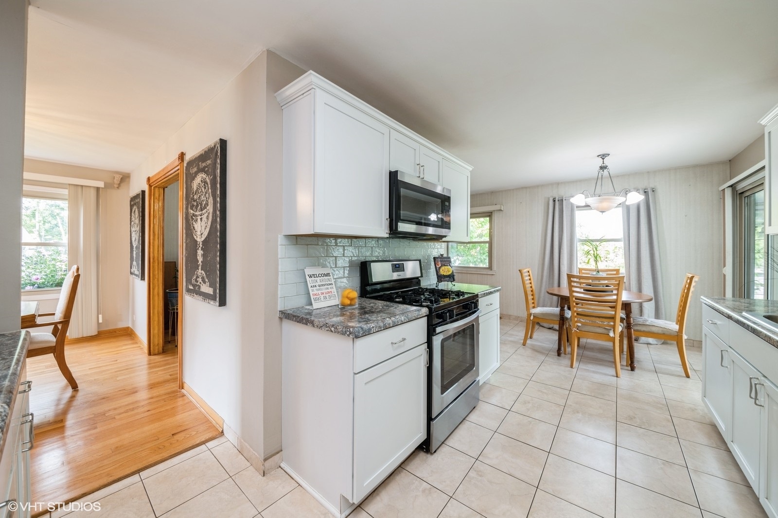 536 Eagle View Drive, Carol Stream, IL 60188