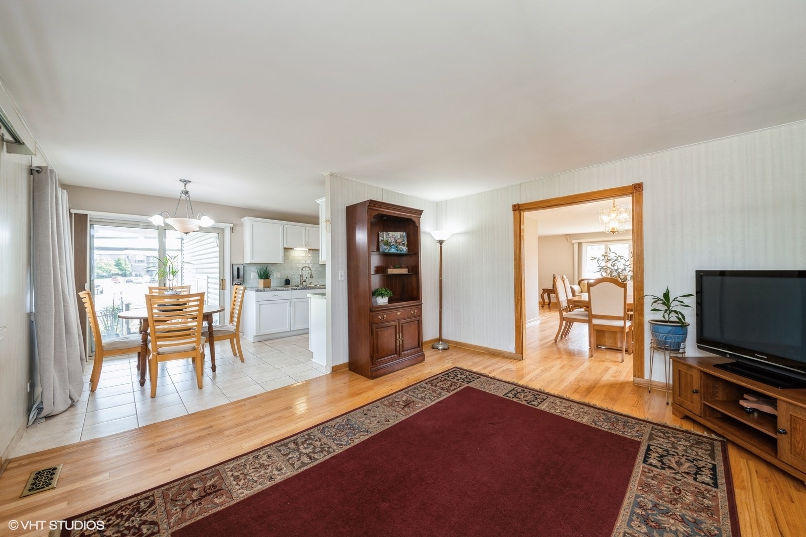 536 Eagle View Drive, Carol Stream, IL 60188