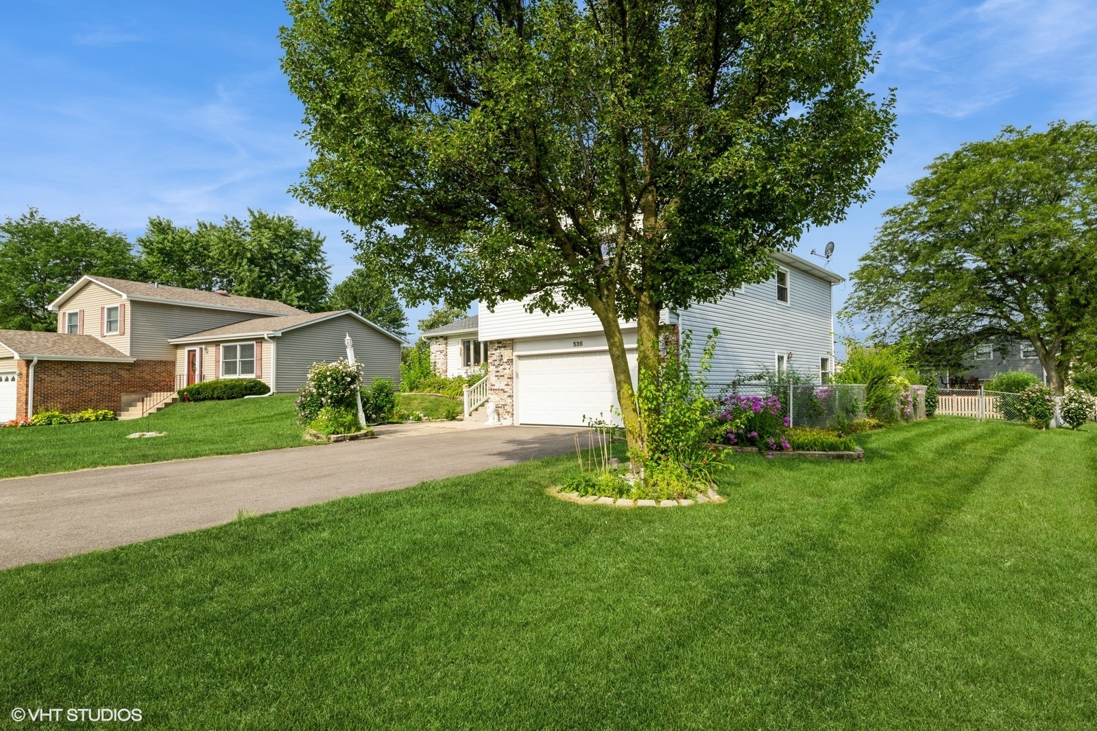 536 Eagle View Drive, Carol Stream, IL 60188