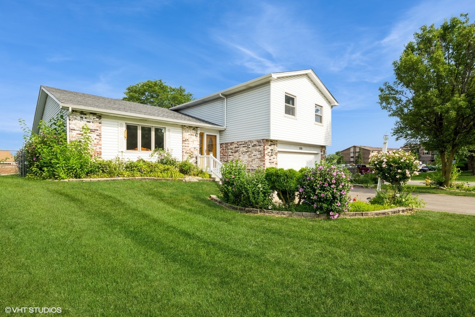 536 Eagle View Drive, Carol Stream, IL 60188