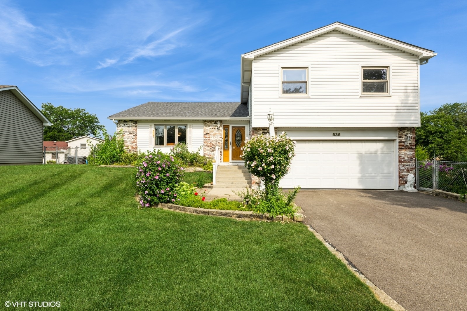 536 Eagle View Drive, Carol Stream, IL 60188