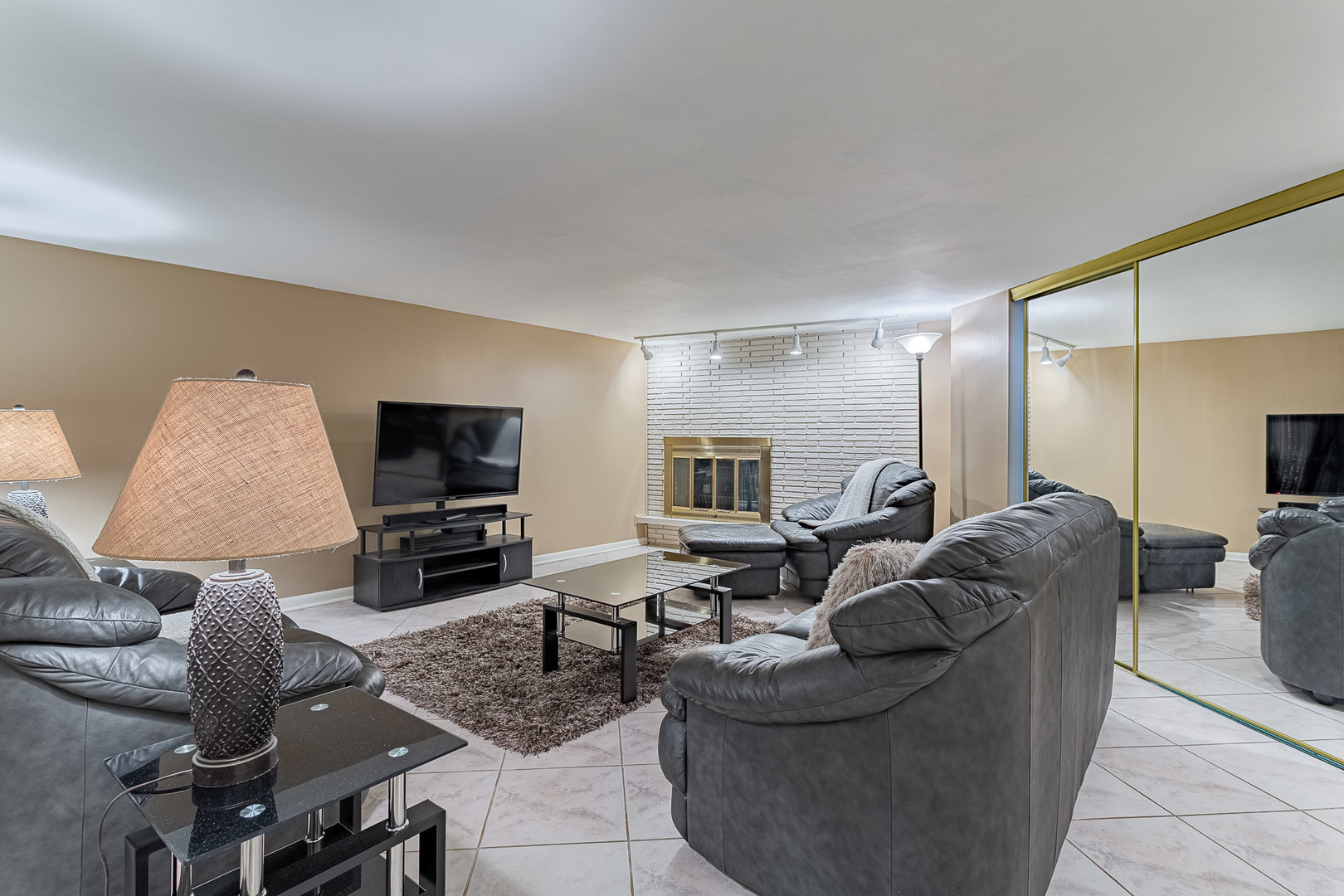 711 E Greenview Road, Itasca, IL 60143