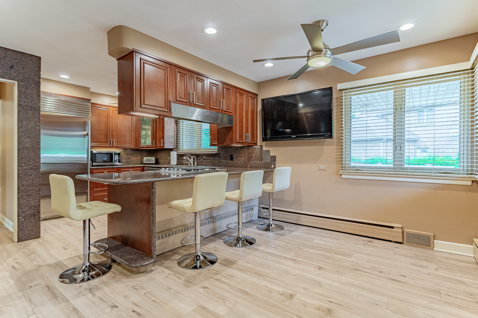 711 E Greenview Road, Itasca, IL 60143