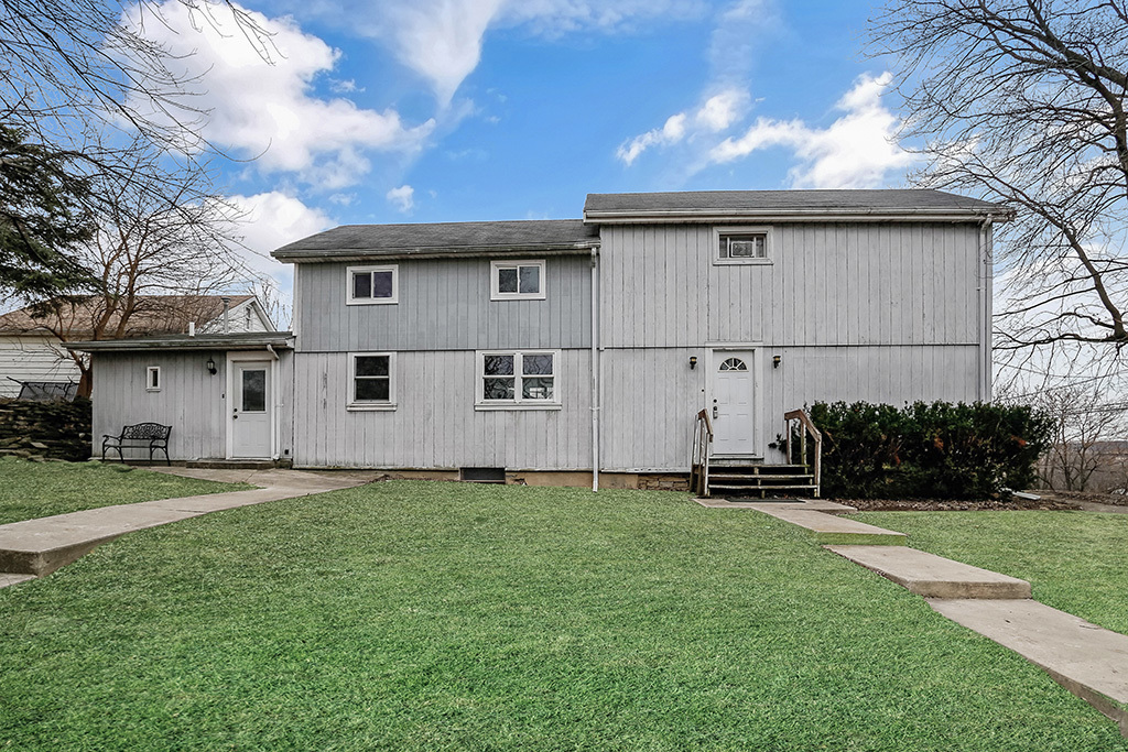 906 E Illinois Street, Lemont, IL 60439