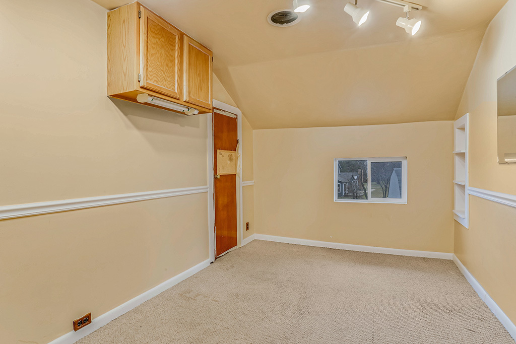906 E Illinois Street, Lemont, IL 60439