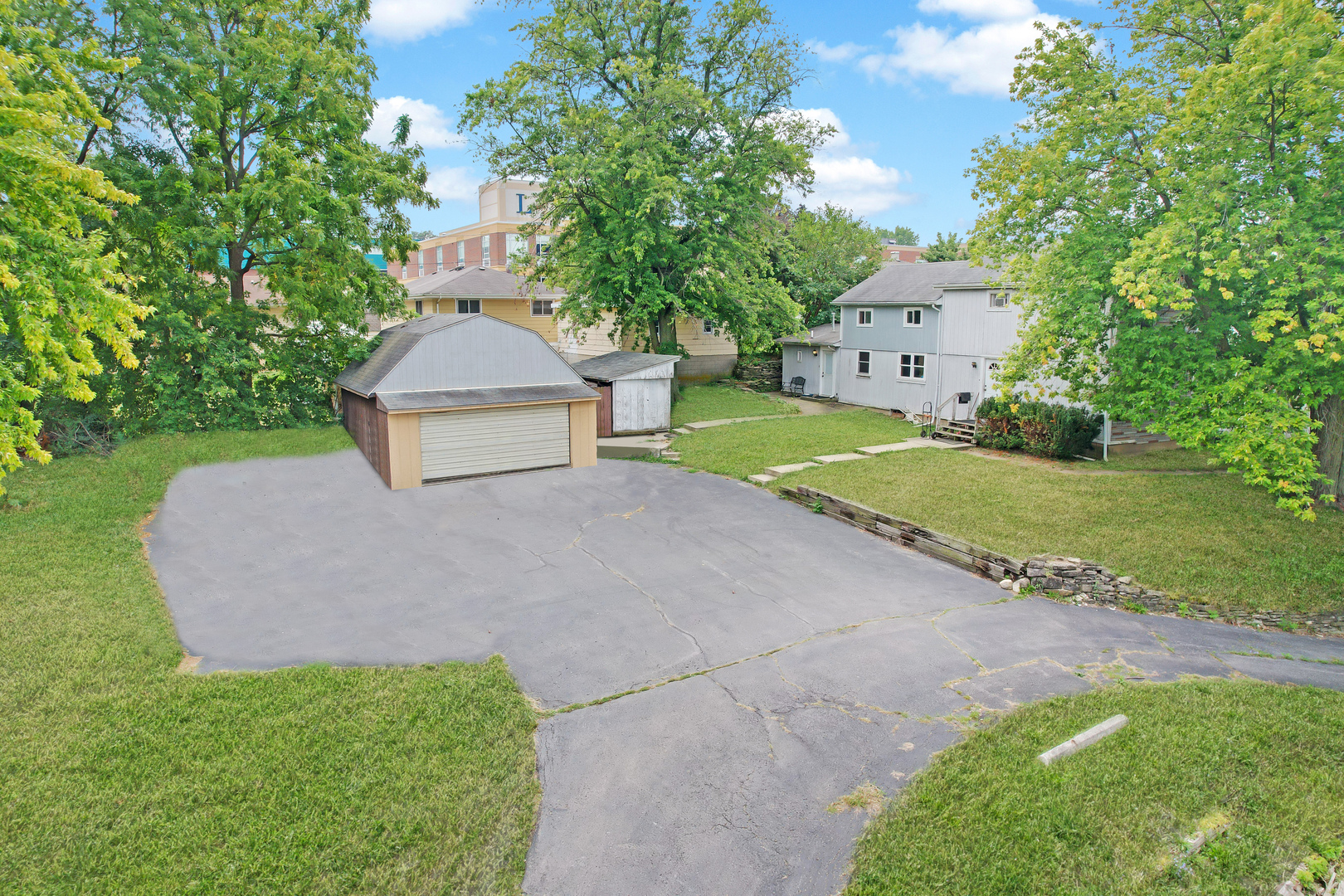 906 E Illinois Street, Lemont, IL 60439
