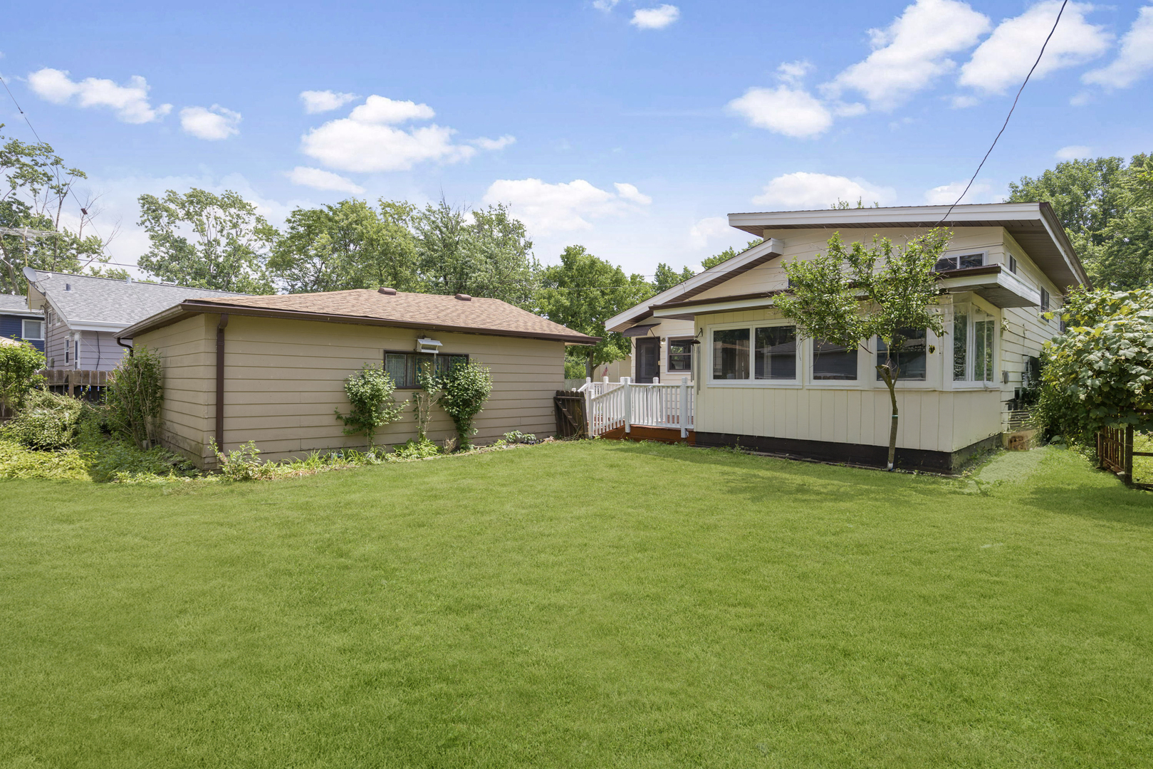 720 W Terrace Street, Villa Park, IL 60181