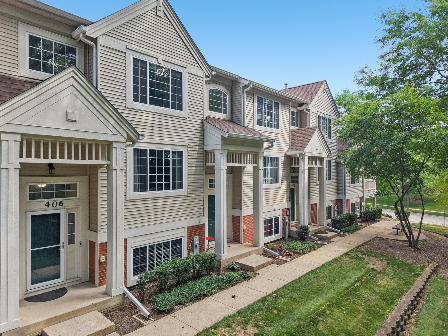 406 Cary Woods Circle, Cary, IL 60013