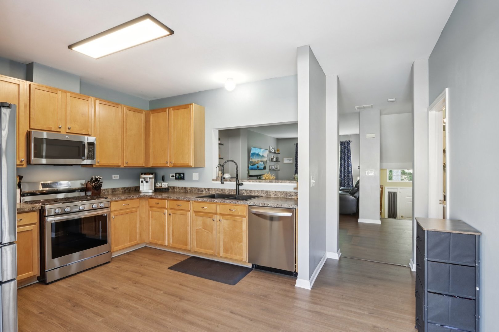 406 Cary Woods Circle, Cary, IL 60013