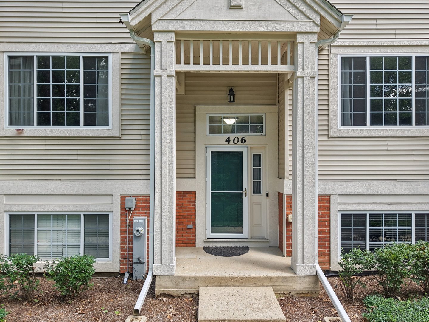 406 Cary Woods Circle, Cary, IL 60013