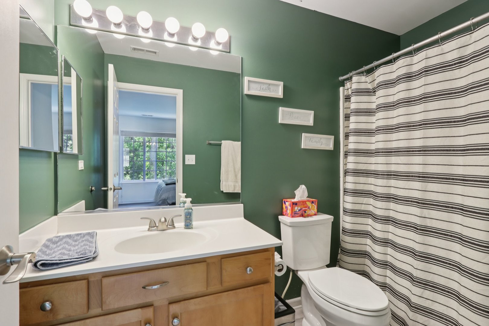 406 Cary Woods Circle, Cary, IL 60013