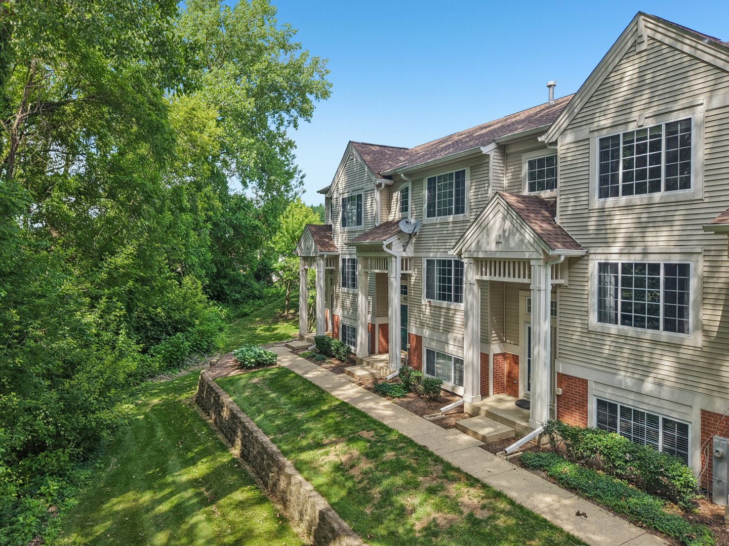 406 Cary Woods Circle, Cary, IL 60013