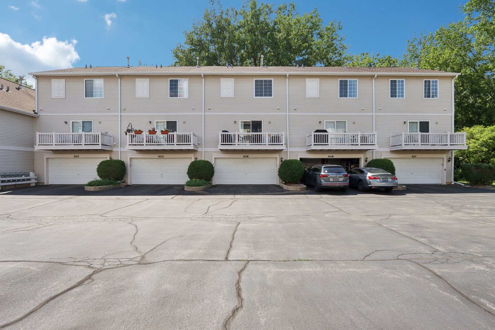 406 Cary Woods Circle, Cary, IL 60013