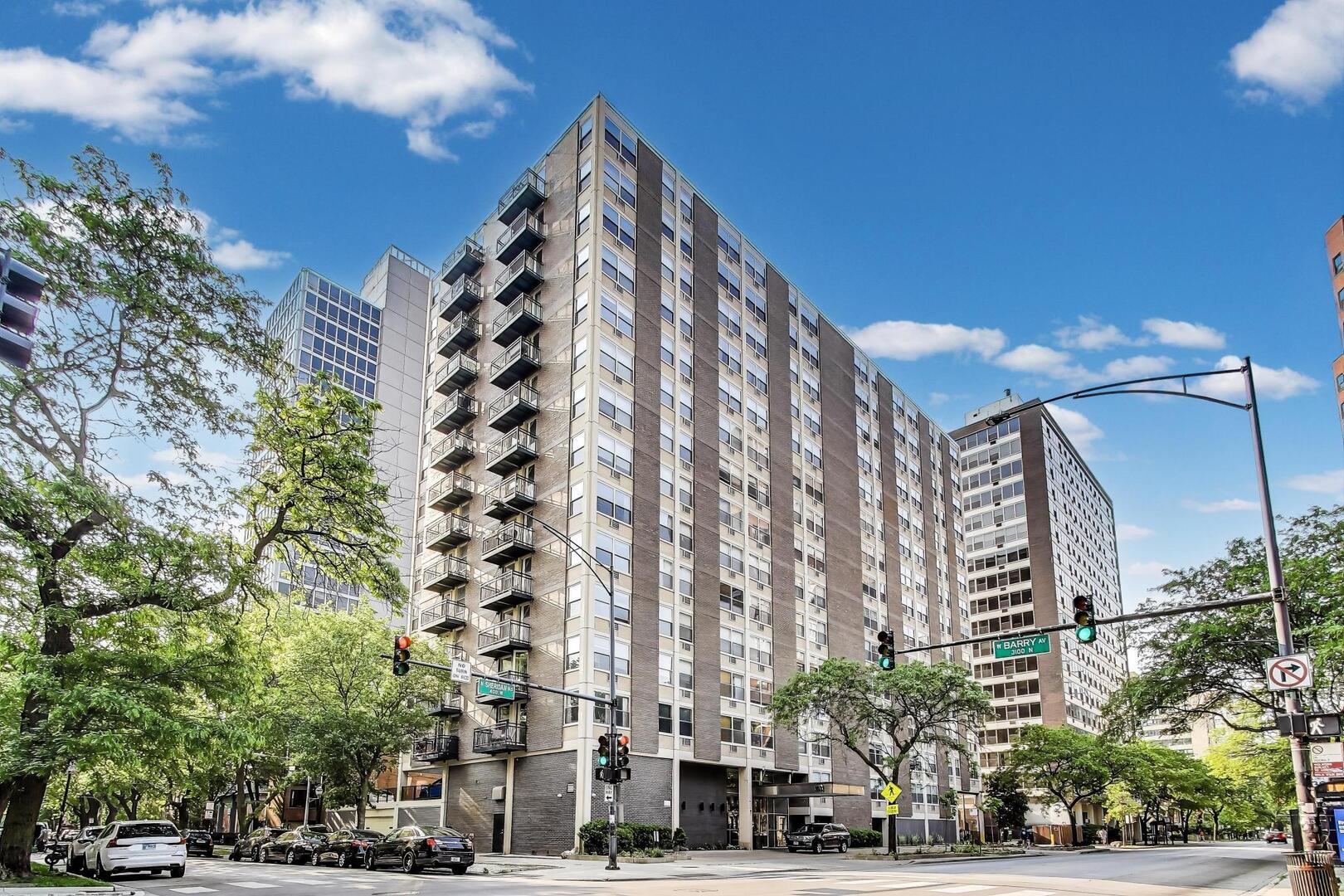 3033 N Sheridan Road #310, Chicago, IL 60657