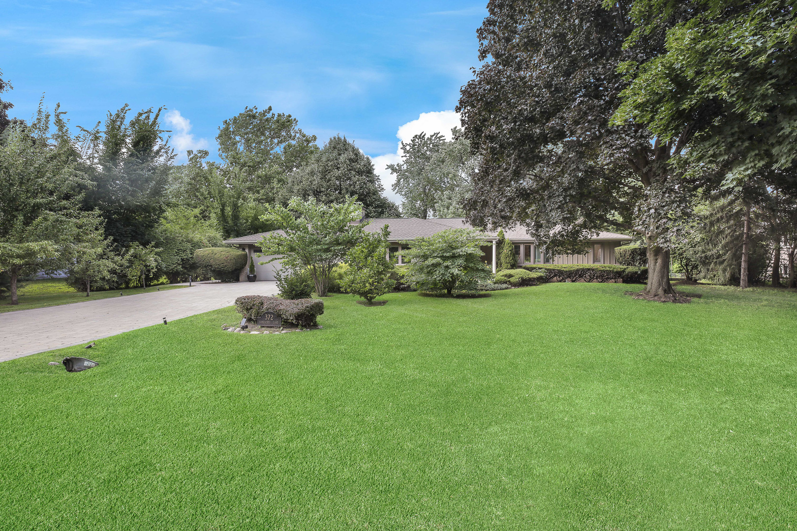 372 Longacres Lane, Palatine, IL 60067
