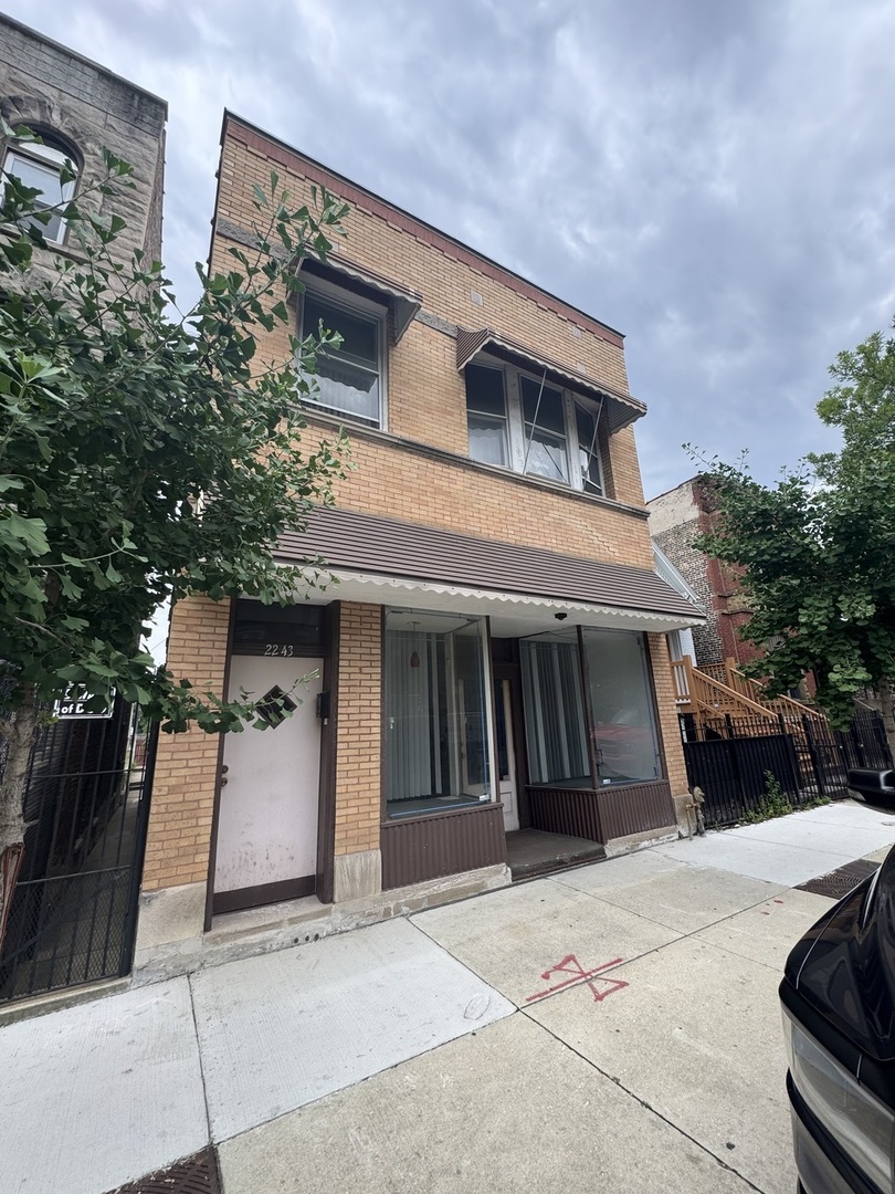 2243 W TAYLOR Street, Chicago, IL 60612