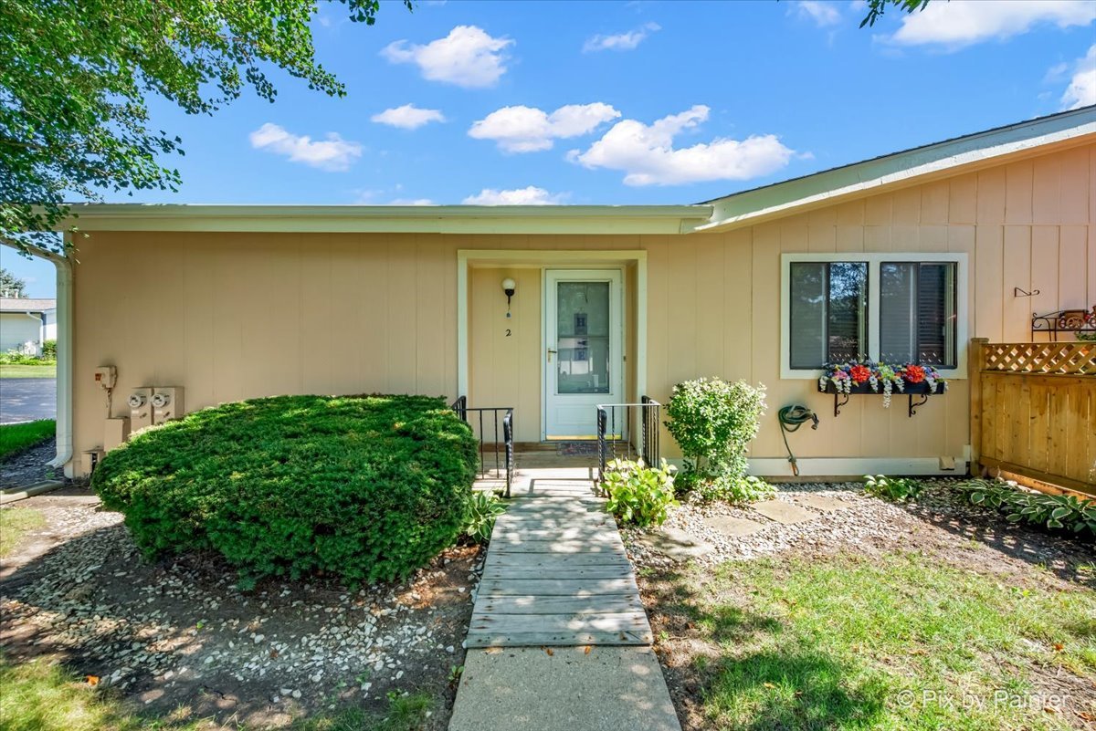 4716 W Oakwood Drive #2, McHenry, IL 60050