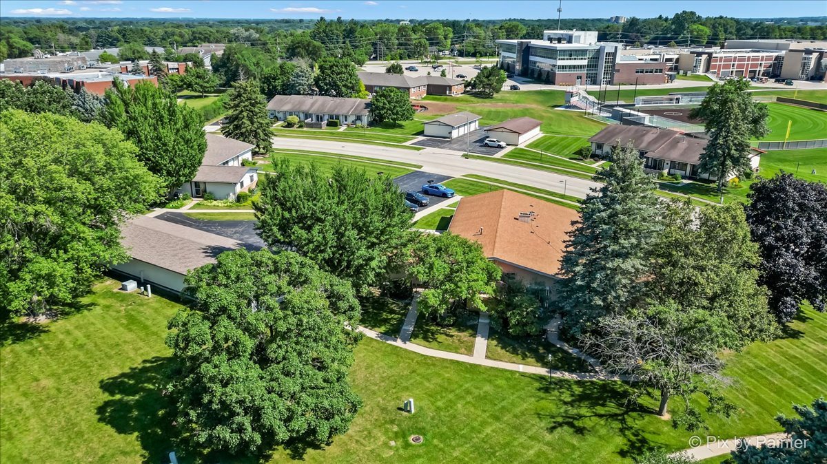 4716 W Oakwood Drive #2, McHenry, IL 60050