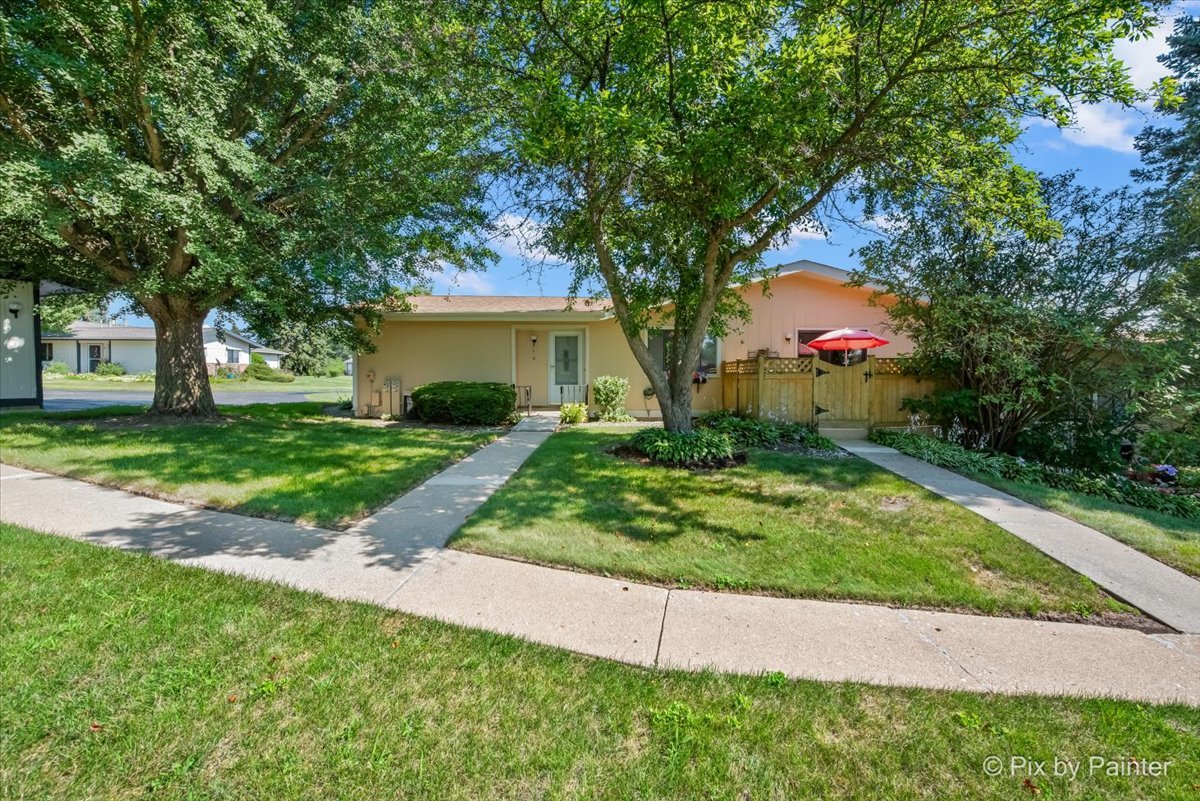 4716 W Oakwood Drive #2, McHenry, IL 60050