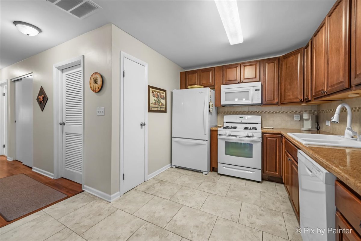 4716 W Oakwood Drive #2, McHenry, IL 60050