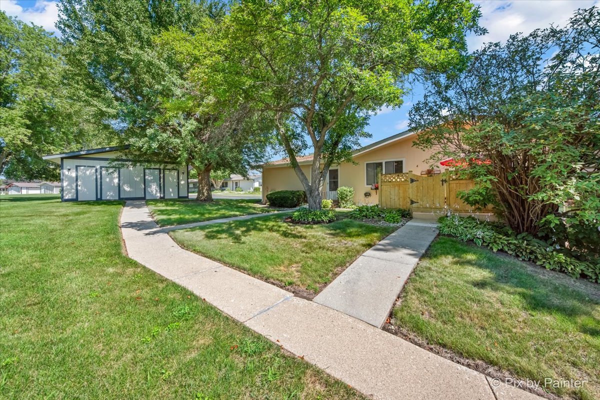 4716 W Oakwood Drive #2, McHenry, IL 60050