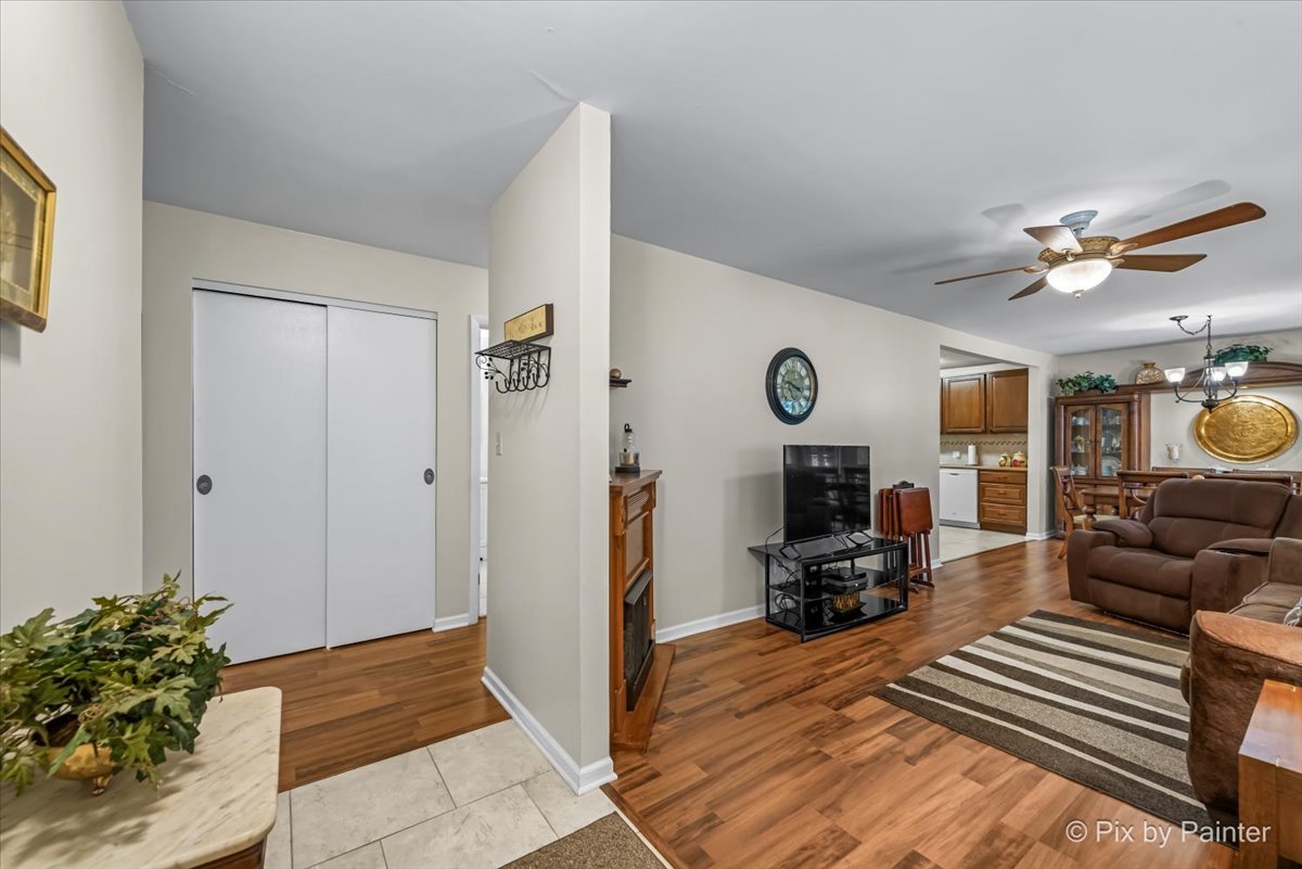 4716 W Oakwood Drive #2, McHenry, IL 60050