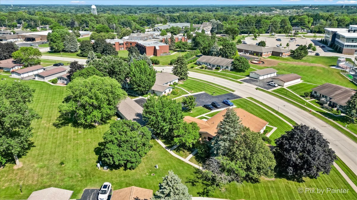 4716 W Oakwood Drive #2, McHenry, IL 60050