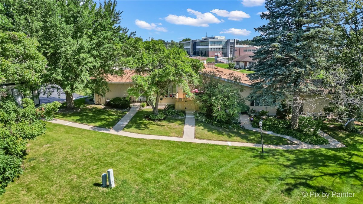 4716 W Oakwood Drive #2, McHenry, IL 60050