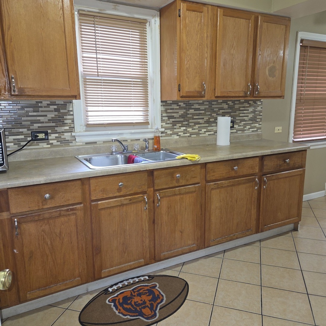 15603 Marshfield Avenue, Harvey, IL 60426