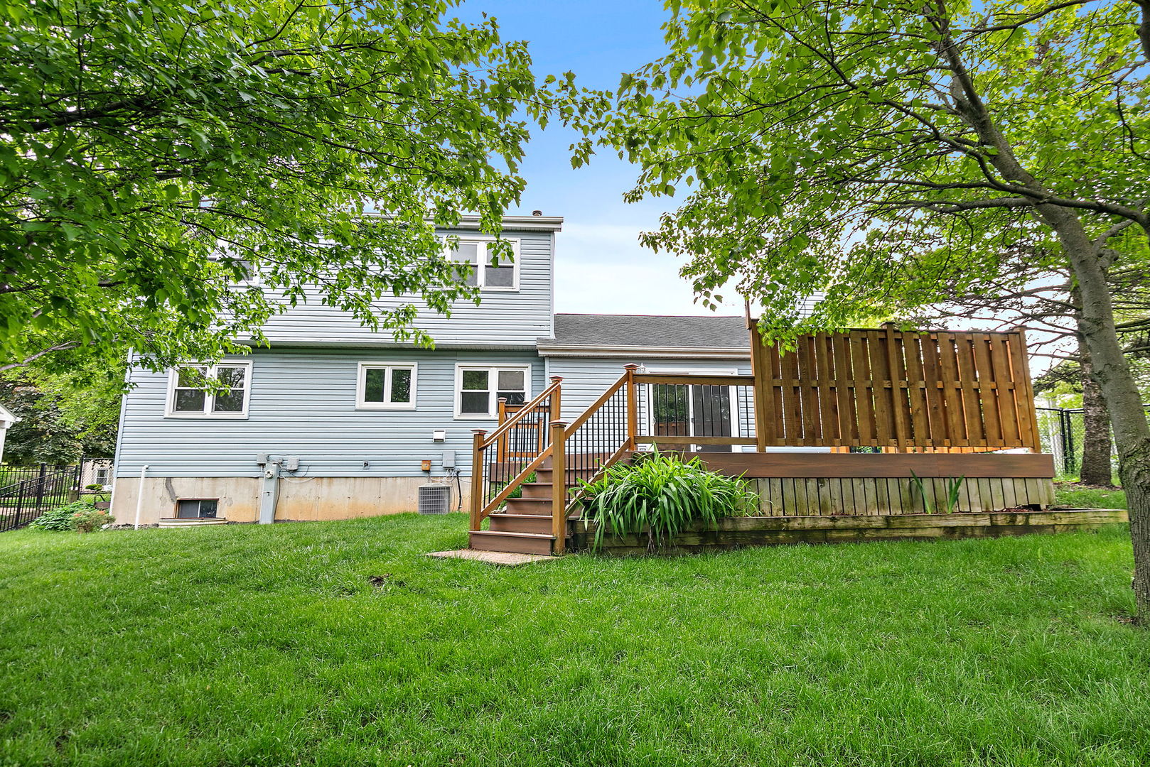 36 Shore Drive, Schaumburg, IL 60193