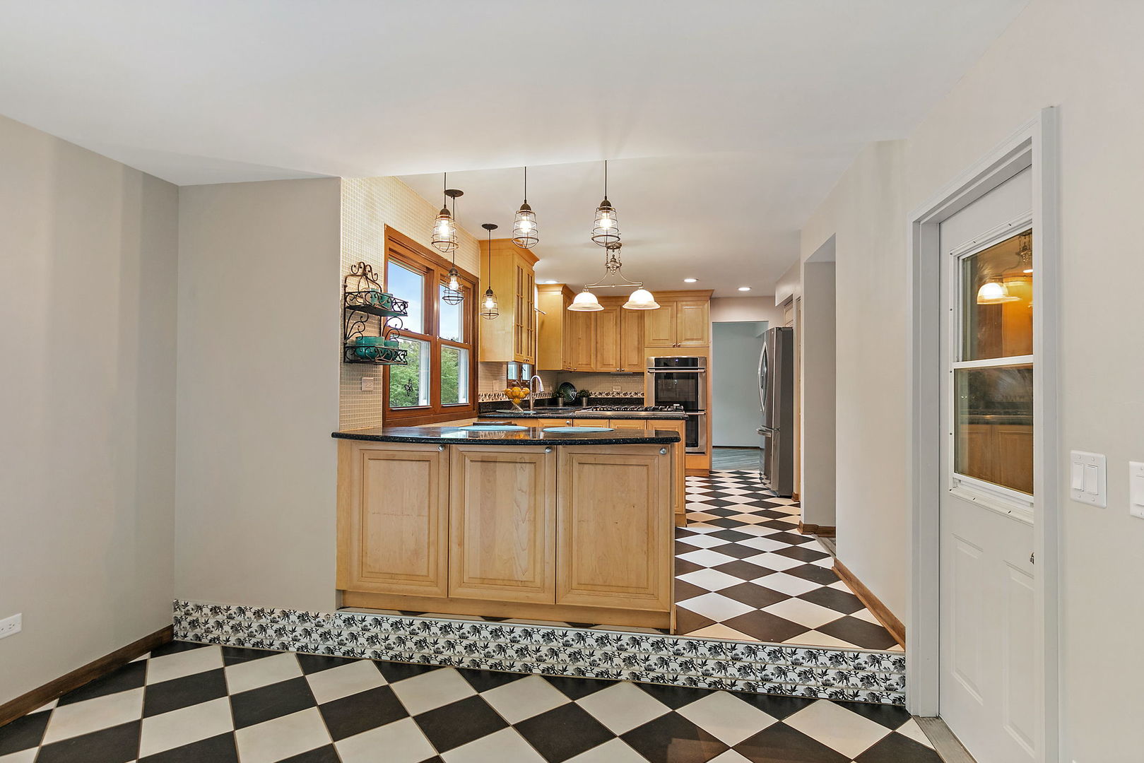 36 Shore Drive, Schaumburg, IL 60193