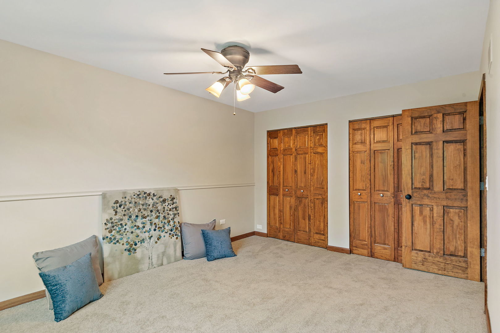 36 Shore Drive, Schaumburg, IL 60193