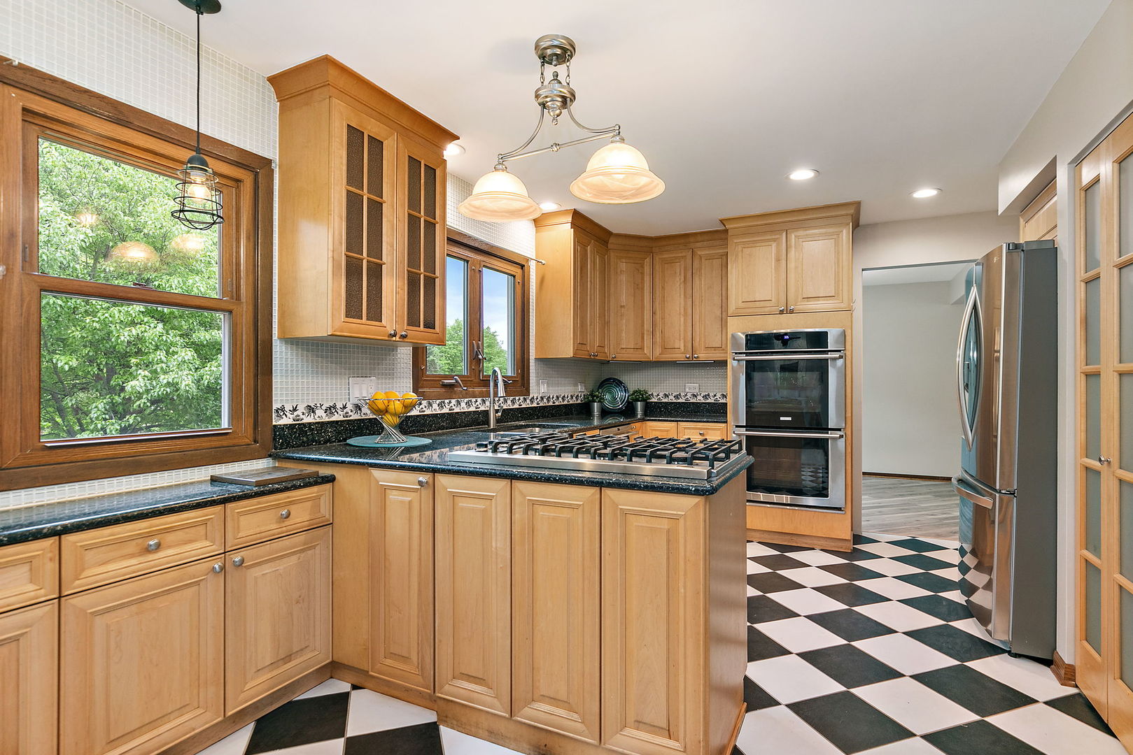 36 Shore Drive, Schaumburg, IL 60193