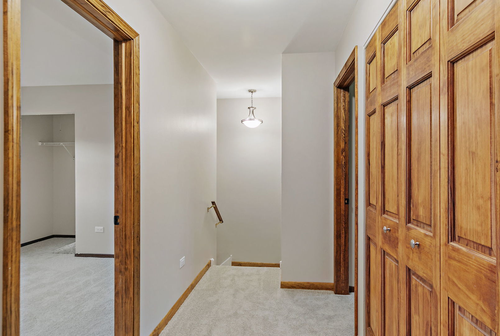 36 Shore Drive, Schaumburg, IL 60193