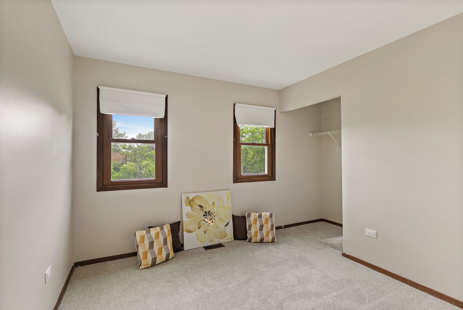 36 Shore Drive, Schaumburg, IL 60193